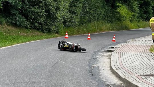 Śmiertelny wypadek motocyklisty w Czermnej. Lądował śmigłowiec LPR