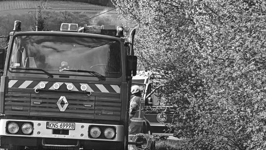 Śmiertelny wypadek w Gostwicy. Mężczyzna przygnieciony przez ciągnik