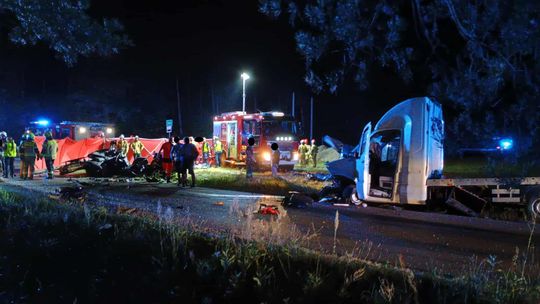 Śmiertelny wypadek w miejscowości Grochowe. Wcześniej doszło do policyjnego pościgu!