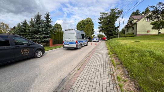 Śmiertelny wypadek w Uniszowej. Nie żyje kierująca fiatem Śmiertelny wypadek w Uniszowej. Nie żyje kierująca fiatem
