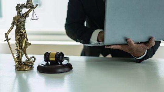 Spór między spadkobiercami – przyczyny konfliktów i sposoby ich rozwiązania