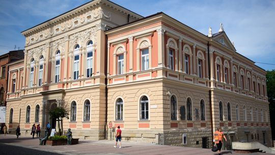 Spór o fotel przewodniczącego Rady Miejskiej w Tarnowie. Polityczny impas trwa po rezygnacji Małgorzaty Mękal
