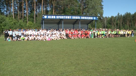 Sportowa rywalizacja uczniów z gminy Borzęcin w Dniu Dziecka