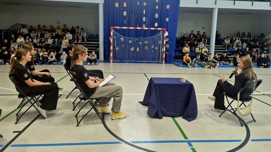 Spotkanie z Aleksandrą Kałucką w Woli Rzędzińskiej. Zorganizowali je uczniowie tarnowskich szkół średnich