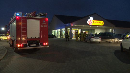 Sprawca fałszywego alarmu bombowego w supermarkecie przy ul. Czerwonej przebywa w areszcie. 26-latkowi grozi 15 lat pozbawienia wolności