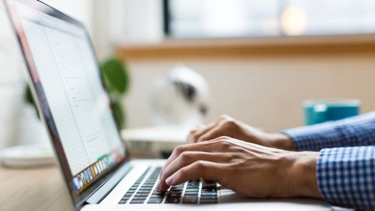 Sprawdzone sposoby, które usprawnią współpracę z zewnętrznymi konsultantami IT