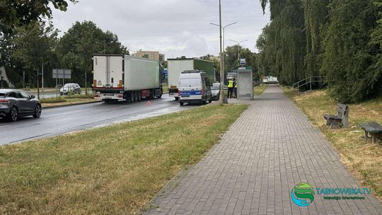 Stłuczka samochodu ciężarowego i osobowego na Słonecznej w Tarnowie Stłuczka samochodu ciężarowego i osobowego na Słonecznej w Tarnowie
