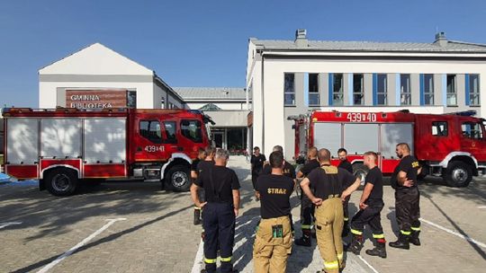 Strażacy zapoznali się z budynkami biblioteki w SCKiB w Szczucinie