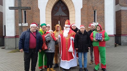 Święty Mikołaj z gminy Tarnów odwiedził polskie rodziny na Kresach