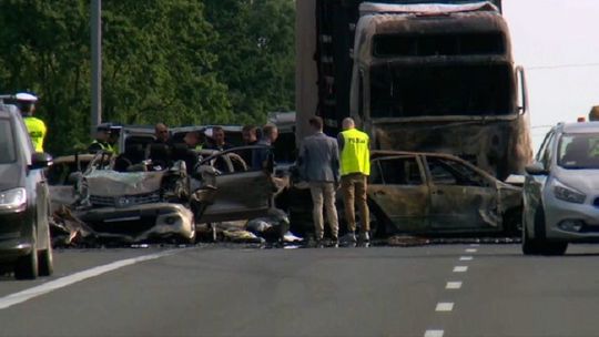 Sześć osób zginęło w pożarze na A6 pod Szczecinem. Na drugiej jezdni też doszło do wypadku
