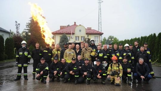 Szkolenie ochotników z Powiśla. Druhowie uczyli się jak gasić zbiornik LPG