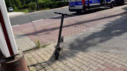 Tarnów. 62-latka potrąciła użytkownika hulajnogi. Mężczyzna trafił do szpitala