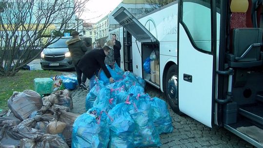 Tarnów. Autobus wypełniony prezentami wyruszył na Ukrainę