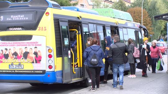 Tarnów. Czy w miejskich autobusach jest przestrzegany dystans społeczny?