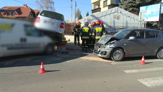 Tarnów. Karambol przy ul. Zbylitowskiej. Zderzyły się 3 samochody 