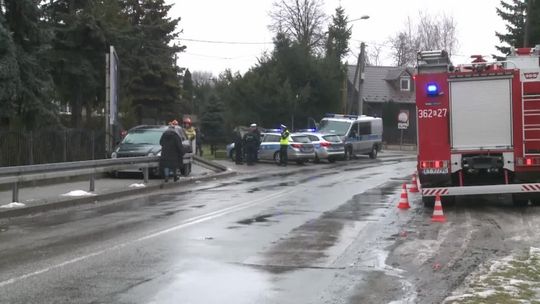 Tarnów. Mężczyzna zaklinował się pomiędzy barierą a ogrodzeniem 