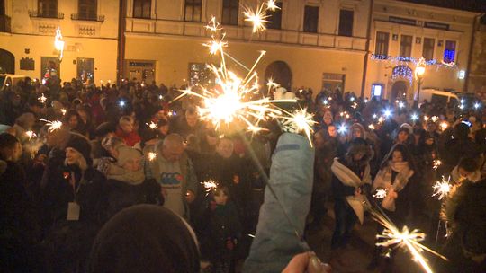 Tarnów: #MuremZaOwsiakiem. Uczcili pamięć o tragicznie zmarłym prezydencie Gdańska