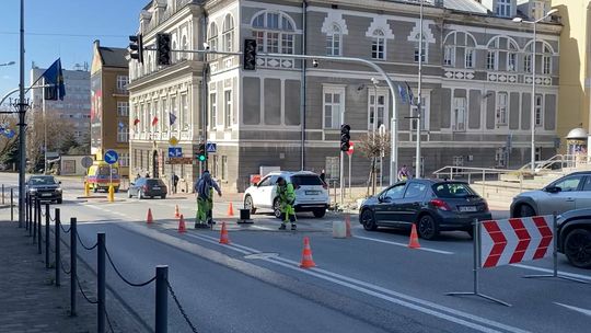 Tarnów naprawia drogi po zimie. Trwa usuwanie ubytków