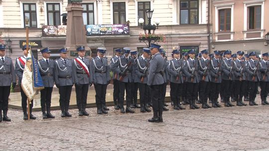 Tarnów. Świętowano 100-lecie powstania Policji Państwowej. Z tej okazji do tarnowskiej komendy trafił wyjątkowy prezent