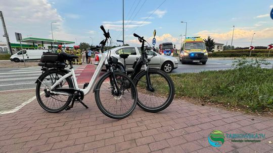 Tarnów. Zderzenie rowerzystki i toyoty, kierująca jednośladem w szpitalu