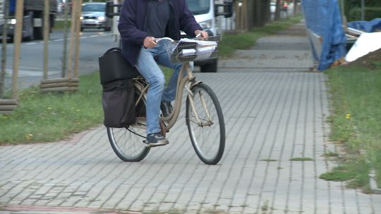 Tarnowscy strażnicy miejscy mogą ukarać za jazdę rowerem i hulajnogą po chodniku