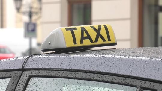 Tarnowscy taksówkarze przeciwko przejazdom "na aplikację". Sprawa trafiła do prokuratury