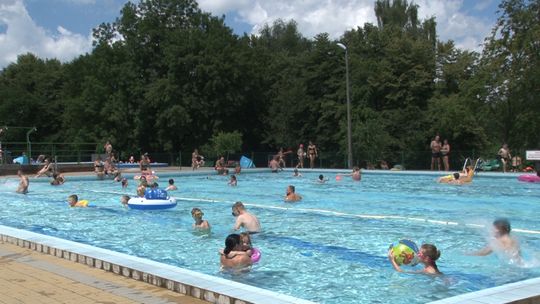 Tarnowskie baseny znów otwarte. Wszystkie atrakcje wodne są dostępne dla użytkowników 