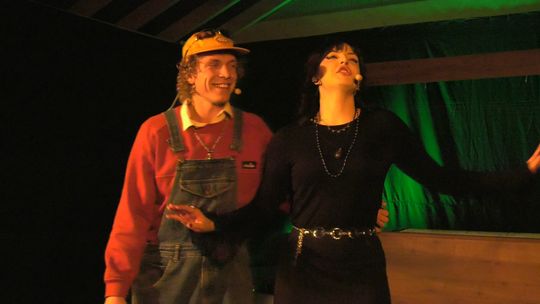 Teatr Vesny w sztuce "Jeszcze gramy w zielone" Teatr Vesny w sztuce "Jeszcze gramy w zielone"