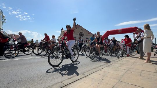 Tłumy na starcie rajdu rowerowego w Woli Rzędzińskiej. Tak gmina Tarnów świętowała rocznicę uchwalenia Konstytucji Trzeciego Maja Tłumy na starcie rajdu rowerowego w Woli Rzędzińskiej. Tak gmina Tarnów świętowała rocznicę uchwalenia Konstytucji Trzeciego Maja