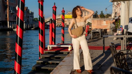 Torba damska czy torebeczka damska? Trend, który podbija wiosenne stylizacje Torba damska czy torebeczka damska? Trend, który podbija wiosenne stylizacje