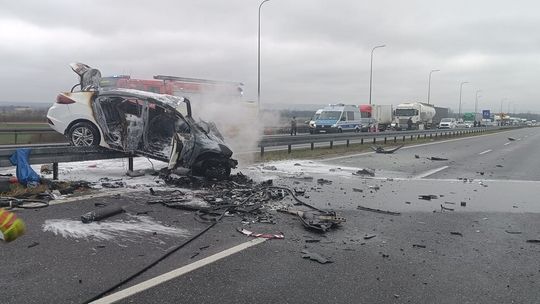 Tragiczny wypadek na S19 pod Rzeszowem. Zderzenie trzech aut, jedno stanęło w ogniu