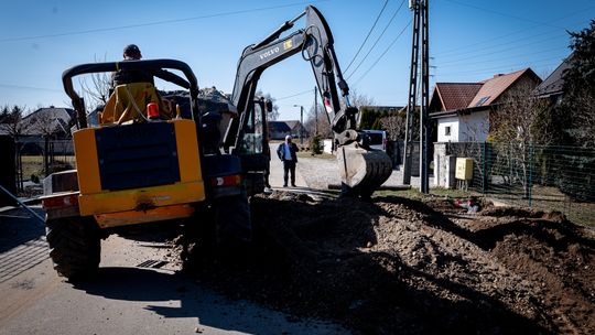 Trwają prace przy budowie kanalizacji w Łukanowicach