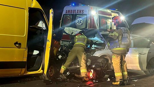 Trzy osoby poszkodowane w karambolu w powiecie bocheńskim. Zderzenie motocykla, osobówki i dostawczaka. Lądował śmigłowiec LPR Trzy osoby poszkodowane w karambolu w powiecie bocheńskim. Zderzenie motocykla, osobówki i dostawczaka. Lądował śmigłowiec LPR