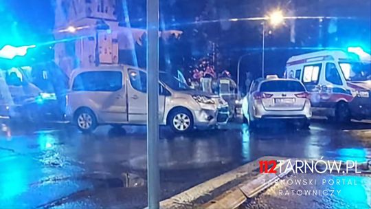 Trzy osoby zostały poszkodowane w wypadku w centrum Tarnowa