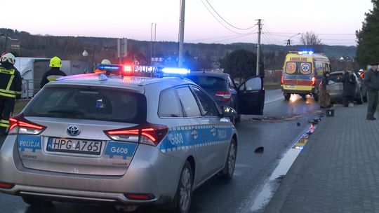 Trzy pojazdy zderzyły się na drodze wojewódzkiej nr 977 w Tuchowie. Jedna osoba poszkodowana