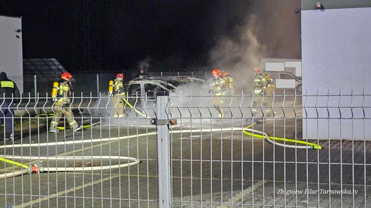 Trzy samochody spłonęły w Tarnowie