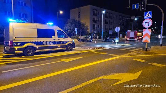 Trzy samochody zderzyły się w Tarnowie. Jedna osoba trafiła do szpitala
