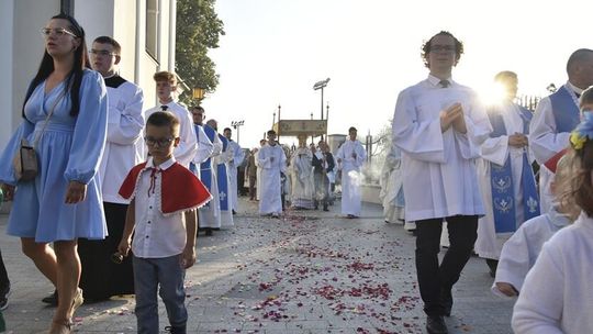Tuchów przyciąga tych, którzy ufają Maryi. Czwarty dzień Wielkiego Odpustu Tuchowskiego Tuchów przyciąga tych, którzy ufają Maryi. Czwarty dzień Wielkiego Odpustu Tuchowskiego