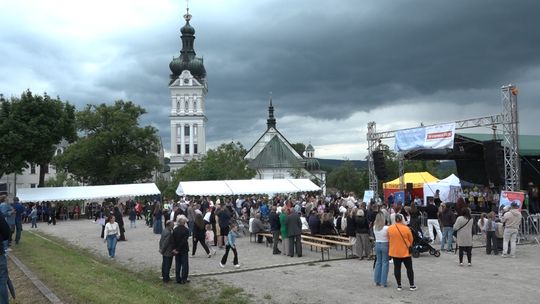 Tuchów w rodzinnym klimacie. XV Sanktuaryjny Festyn Rodzinny i VIII Powiatowe Święto Rodziny "u Matki"