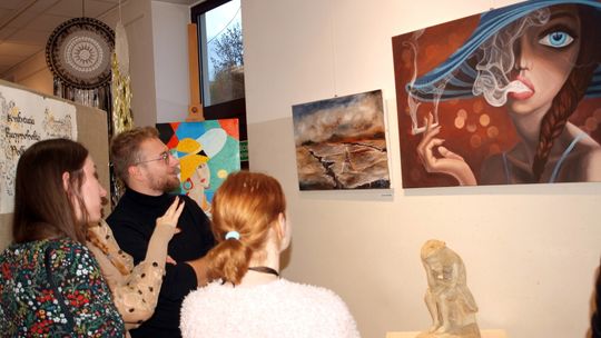 Twórcy kultury Powiśla dąbrowskiego wystawiają swoje prace