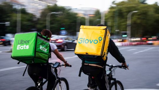 Uber Eats i Glovo pod lupą UOKiK po skargach klientów