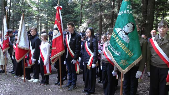 Uczcili pamięć o poległych. Mija 82. rocznica krwawego ataku na szpitalik partyzancki AK w Woli Stróskiej