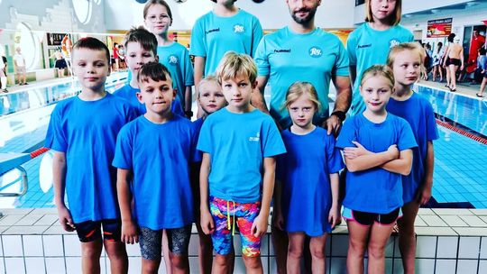Udany początek sezonu pływaków Peyomi Tarnów