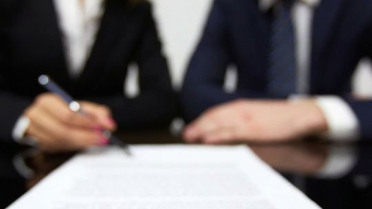 Umowa powierzenia przetwarzania danych – co musi zawierać zgodnie z RODO w 2025 roku?