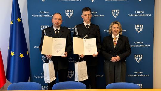 Uratowali życie tonących ludzi na Dunajcu w Ostrowie. Zostali uhonorowani przez samorząd Wierzchosławic