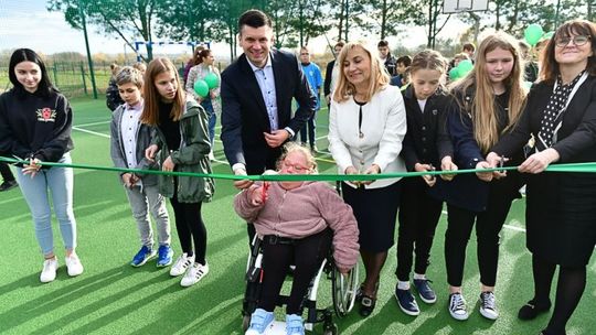 Uroczyste otwarcie boiska w miejscowości Przeginia Duchowna