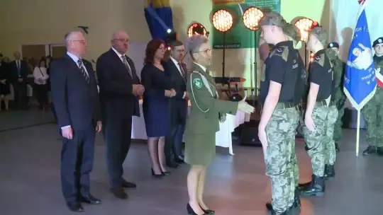 Uroczyste ślubowanie klas pierwszych w ZSOiZ w Gromniku