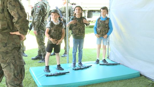 VI Mundurowy Dzień Dziecka w Skrzyszowie. Były pokazy wojskowe