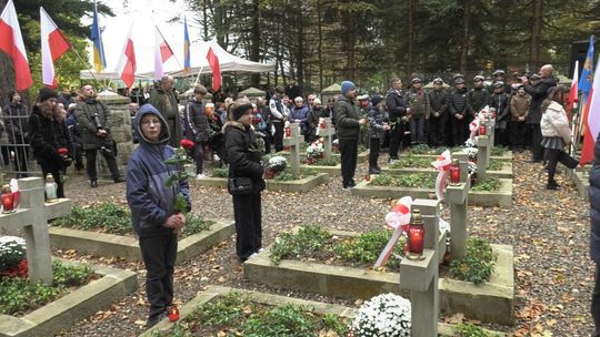 W hołdzie partyzantom z oddziału „Regina II” – uroczystości w Dąbrach W hołdzie partyzantom z oddziału „Regina II” – uroczystości w Dąbrach