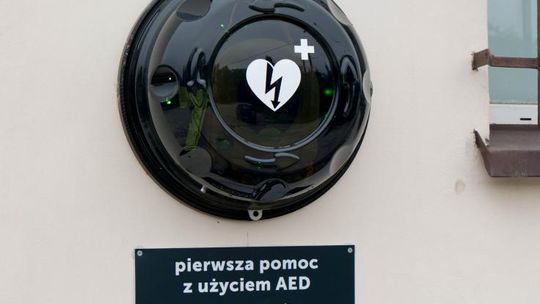 W Szczurowej pojawił się ogólnodostępny defibrylator AED
